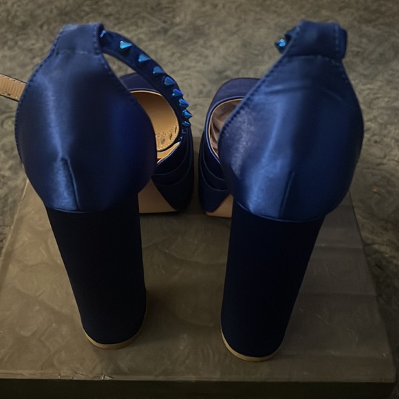 New In Box Platform Heels - AZALEA WANG - Picture 4 of 6